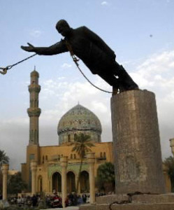 Saddam Hussein Statue  4/03 Wikicmns