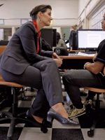 Oakland Mayor Libby Schaaf sitting next to a student at a computer.